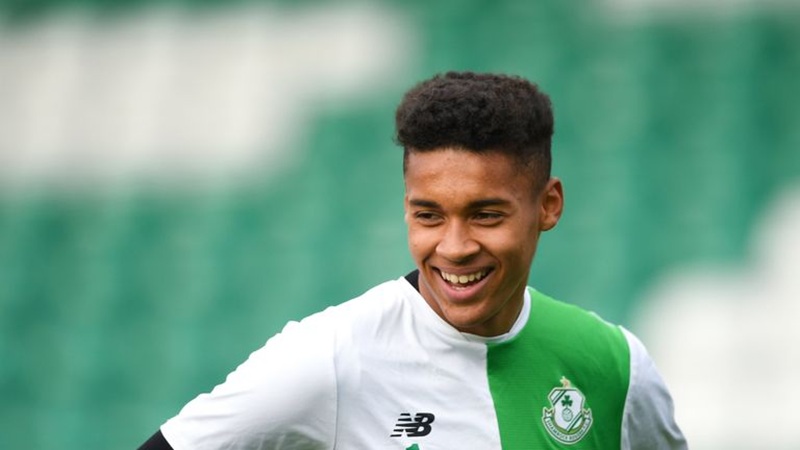 Bazunu trong hành trình đầu của sự nghiệp thi đấu