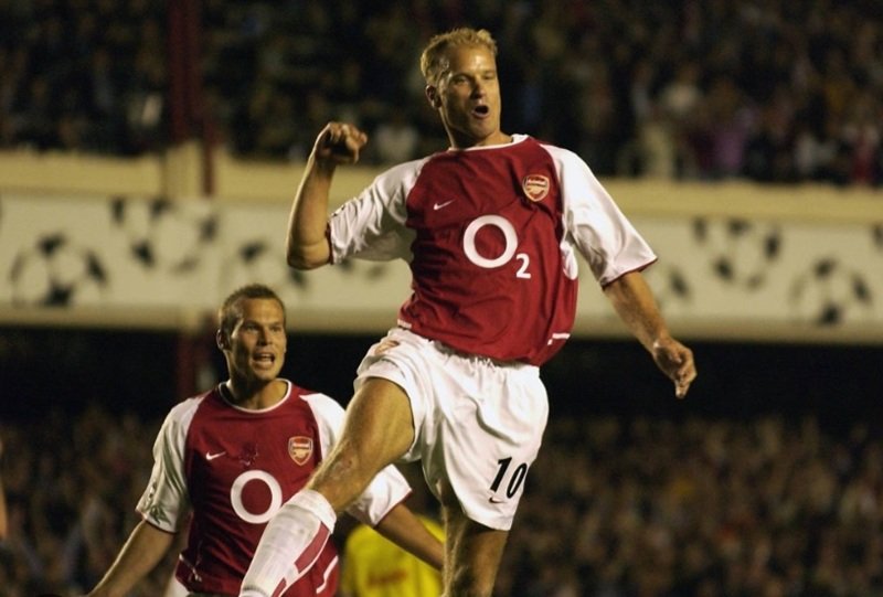 Bergkamp và màn ăn mừng trên sân cỏ