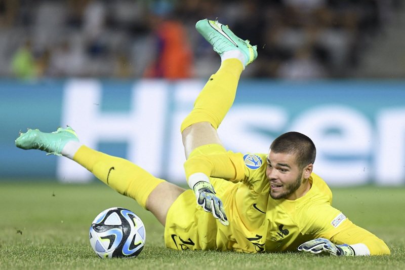 Chevalier trong màu áo của tuyển trẻ Pháp