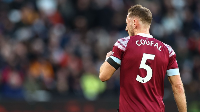 Coufal - Chàng hậu vệ phòng ngự đáng tin cậy trên sân cỏ