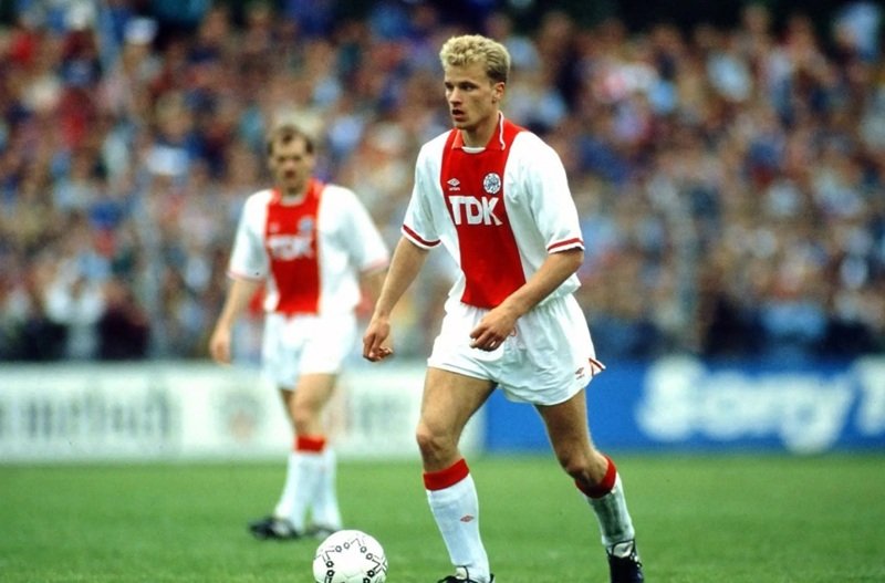 Dennis Bergkamp khi còn thi đấu tại Ajax