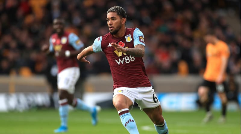 Douglas Luiz có lối chơi phòng ngự chắc chắn