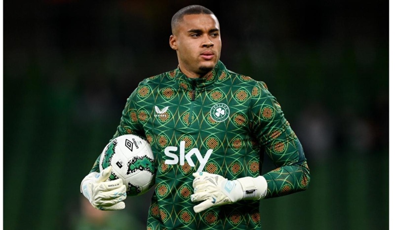 Gavin Bazunu trong màu áo của tuyển quốc gia