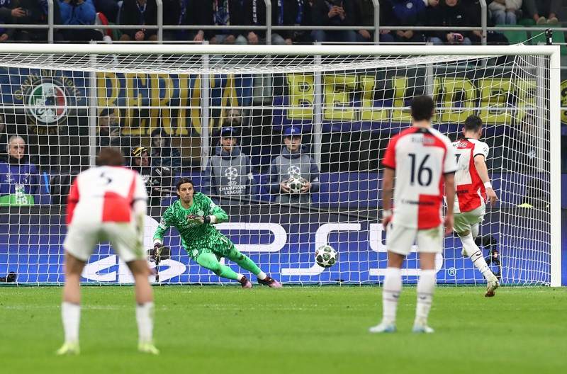 Hình ảnh thi đấu của thủ thành trên sân cỏ