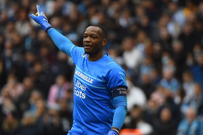 Hình ảnh thi đấu trên sân cỏ của thủ thành người Pháp