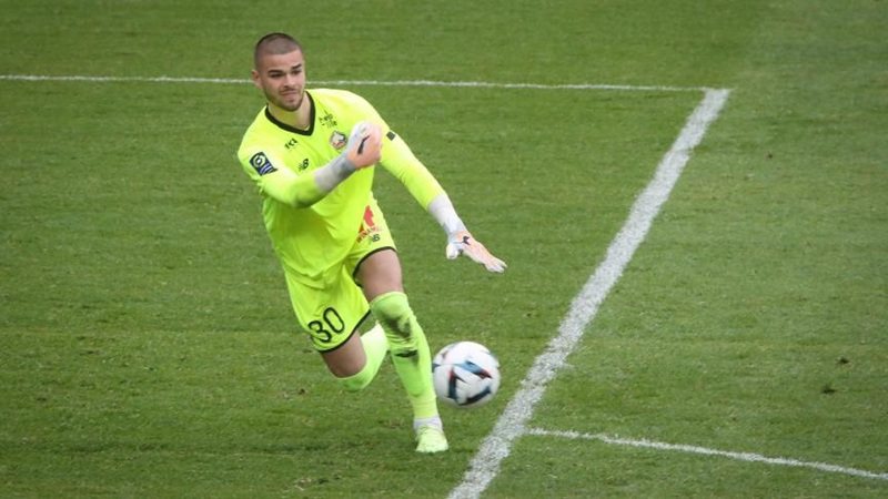 Khoảnh khắc trên sân cỏ của Lucas Chevalier