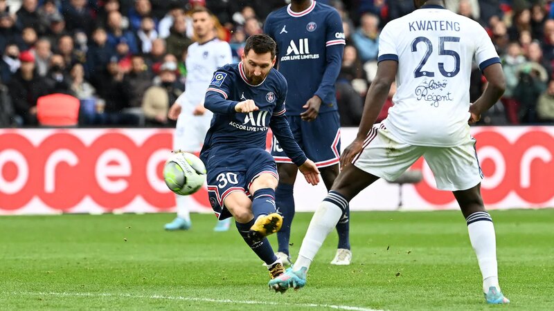 Pha phối hợp đẹp mắt giữa các cầu thủ