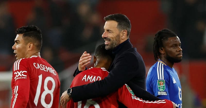 Ruud van Nistelrooy chuyển hướng sang huấn luyện viên