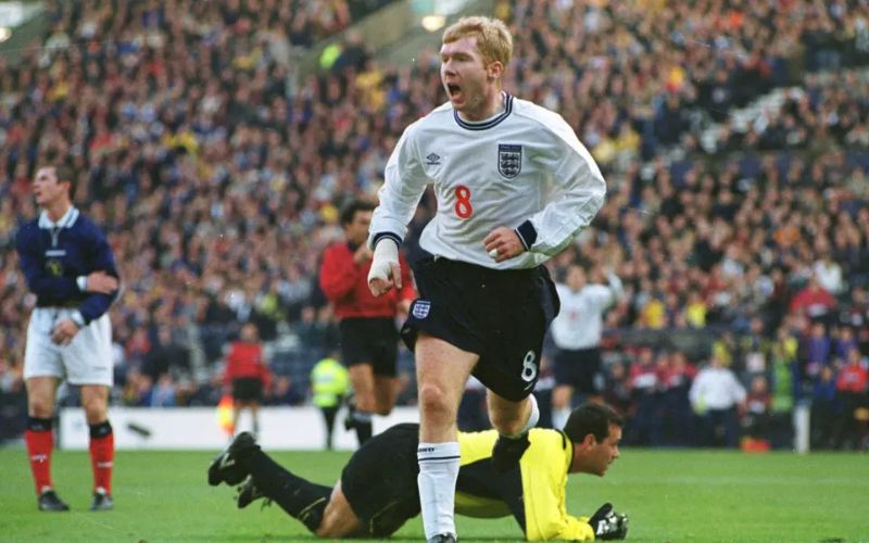 Scholes trong trang phục đội tuyển Anh