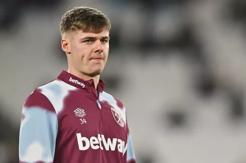 Evan Ferguson ra mắt Bohemians từ năm 14 tuổi