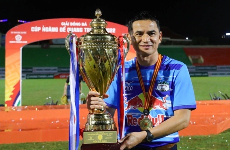 HLV Kiatisuk Senamuang cùng danh hiệu đầu tiên tại HAGL