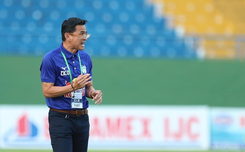 Khoảnh khắc trên sân cỏ của nhà cầm quân