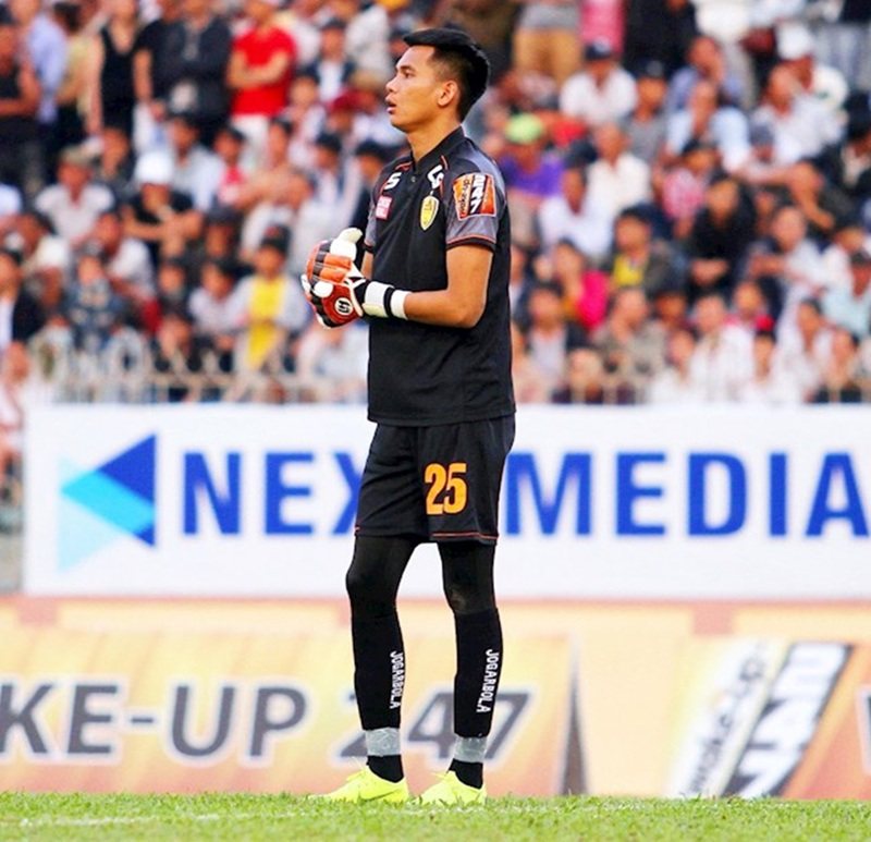 Khoảnh khắc trên sân cỏ của Văn Cường