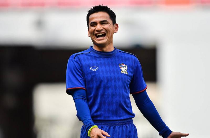 Kiatisu khi còn thi đấu trên sân cỏ