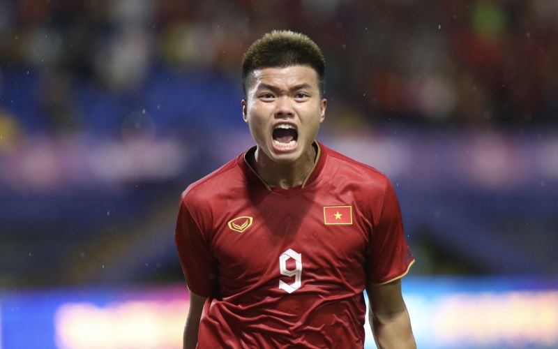 Nguyễn Văn Tùng: Cậu bé Đông Anh chinh phục giấc mơ bóng đá