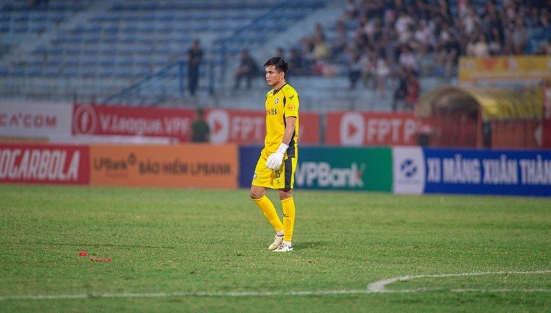 Thủ môn Phạm Văn Cường trong màu áo của SHB Đà Nẵng