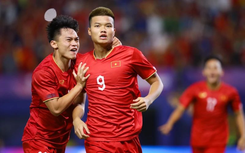 Từ Hà Nội FC đến đội tuyển, chàng tiền đạo luôn tỏa sáng