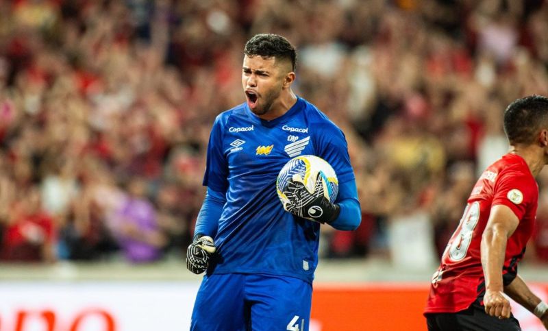 Thủ môn sinh năm 2k4 liên tục gây ấn tượng với những trận đấu giữ sạch lưới