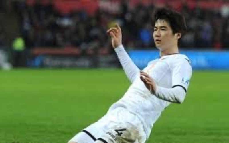 Ki Sung-yueng nổi tiếng với lối chơi điềm tĩnh 