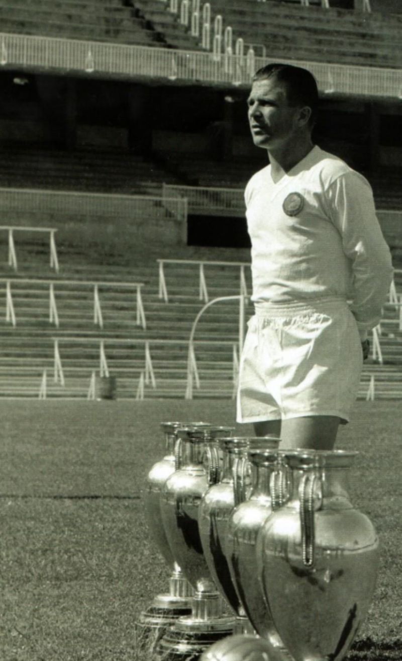 Lưu danh sử sách, tên ông đặt cho giải Puskás FIFA