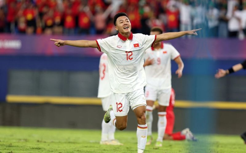 Nguyễn Thái Sơn là tiền vệ trẻ đầy triển vọng của bóng đá Việt Nam