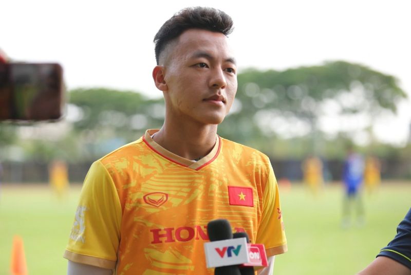 Nguyễn Thái Sơn sở hữu lối chơi công thủ toàn diện, tư duy chiến thuật tốt và khả năng giữ nhịp trận đấu