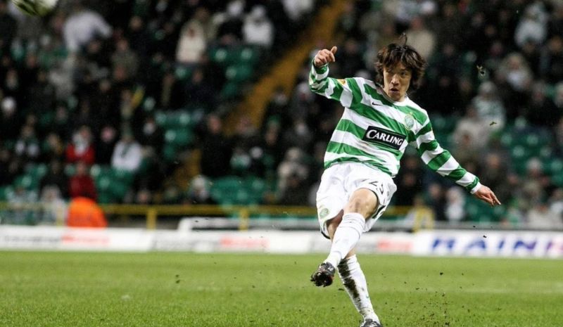 Shunsuke Nakamura là biểu tượng sống cho tinh thần cống hiến và lối chơi nghệ sĩ trên sân cỏ