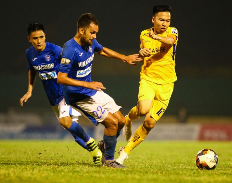 Trần Duy Khánh là tiền vệ trung tâm nổi bật với lối chơi thông minh và kỷ luật tại CLB Bình Định
