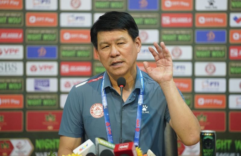 Vũ Tiến Thành là HLV nội gây chú ý với cá tính mạnh, phong cách thẳng thắn và triết lý bóng đá thực dụng