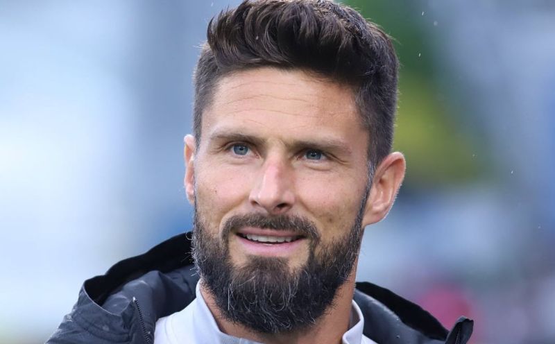 Anh nổi bật với khả năng không chiến, dứt điểm đa dạng và lối chơi mạnh mẽ