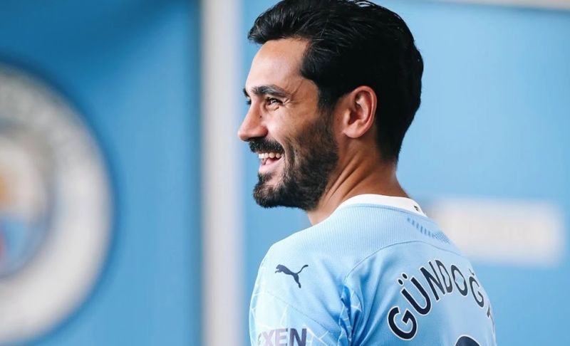 Cùng Manchester City, anh giành cú ăn ba lịch sử và nâng cao cúp Champions League