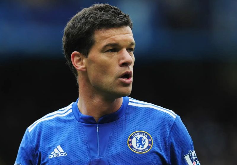 Anh từng khoác áo Bayern Munich, Chelsea và để lại dấu ấn đậm nét tại các kỳ World Cup, Euro