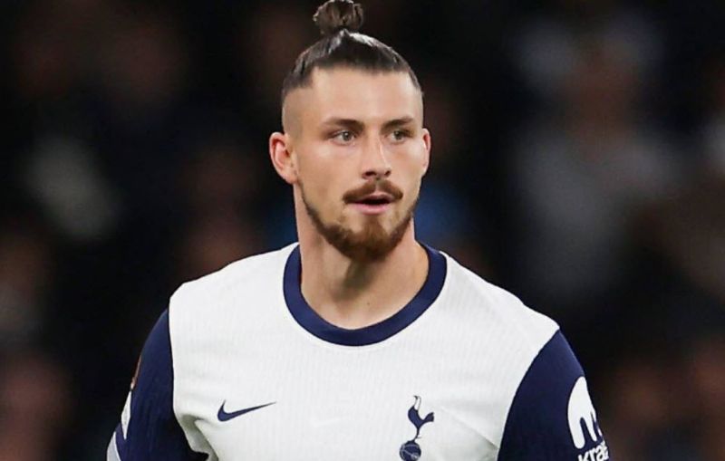 Radu Drăgușin là biểu tượng mới của bóng đá Romania