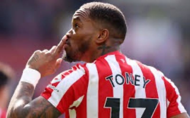 Anh nổi bật bởi sức mạnh và khả năng không chiến ấn tượng.