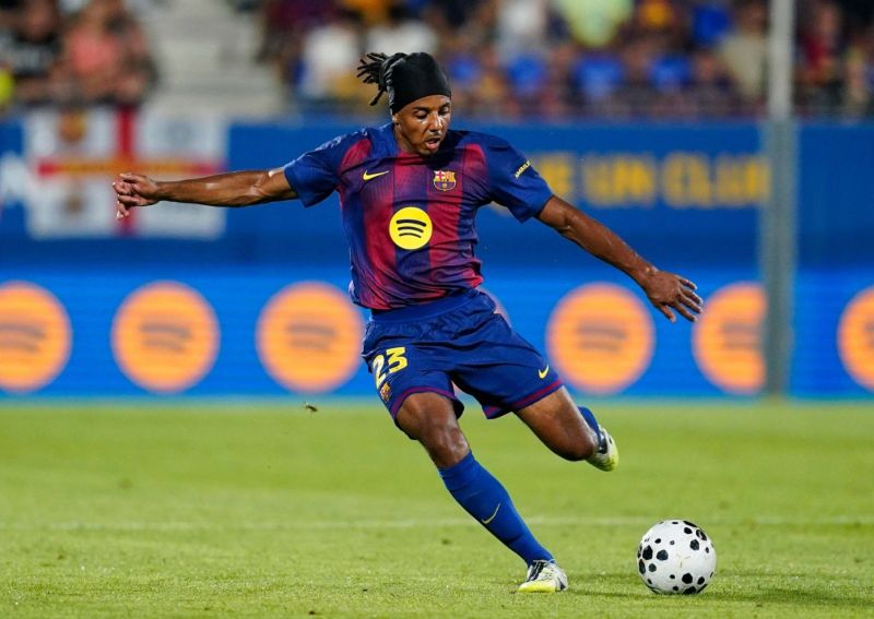 Anh sở hữu tốc độ, sức mạnh và khả năng đọc trận đấu nhạy bén, giúp hàng phòng ngự vững chắc