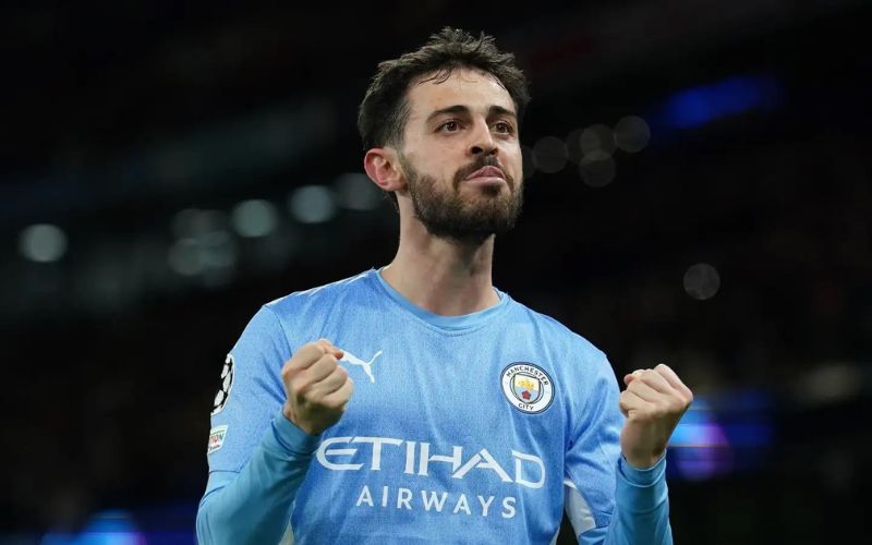 Chân sút là nhân tố kết nối giữa tuyến giữa và hàng công trong sơ đồ chiến thuật.