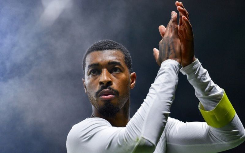 Kimpembe gây dấu ấn với phong độ ổn định và tinh thần thi đấu kiên cường.