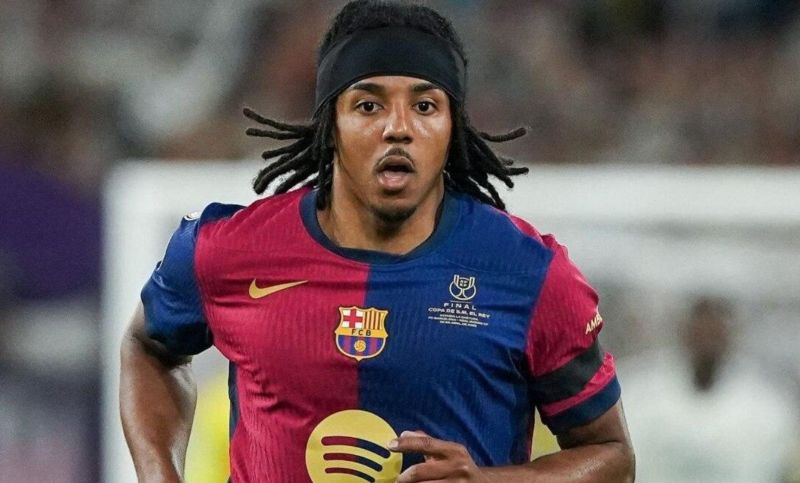 Những pha cắt bóng và không chiến xuất sắc của anh giúp đội bóng duy trì sự ổn định và cân bằng