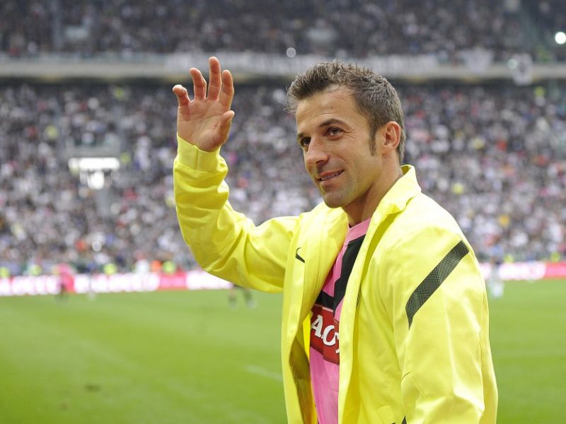 Sút phạt vòng cung làm nên thương hiệu